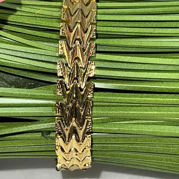 Wide Gold Tone Tennis Bracelet With Zigzag Design 7.5” Long 1/2” Wide Money - Picture 2 of 6